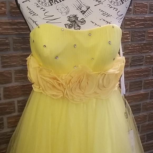 Short yellow prom dress - Picture 2 of 8